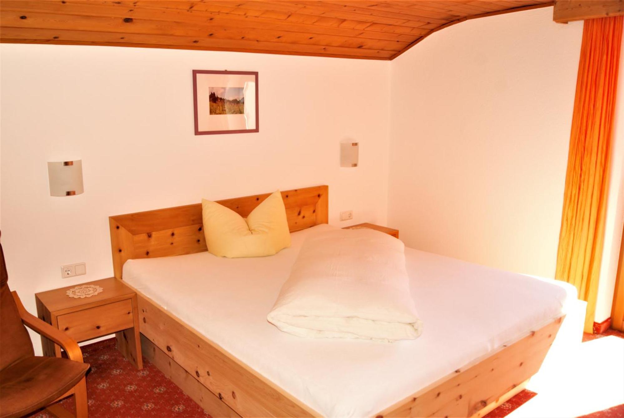 Landhaus St. Hubertus Kaunertal Szoba fotó